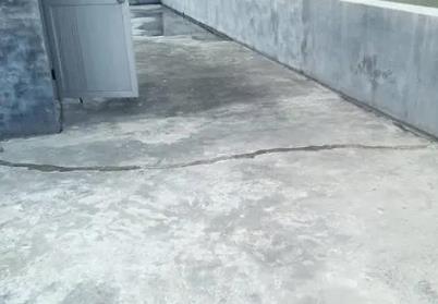 麦盖提楼顶漏水维修公司分享下如何解决卫生间隐蔽部位漏水的问题?