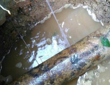 麦盖提楼顶渗水维修公司分享下地暖漏水的原因及检测方法。